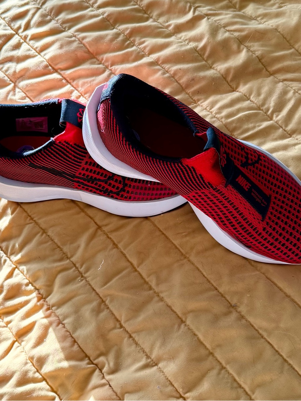 Nike Interact Run EasyOn 'University Red'  men’s size 7.5 running shoes - Picture 3 of 5